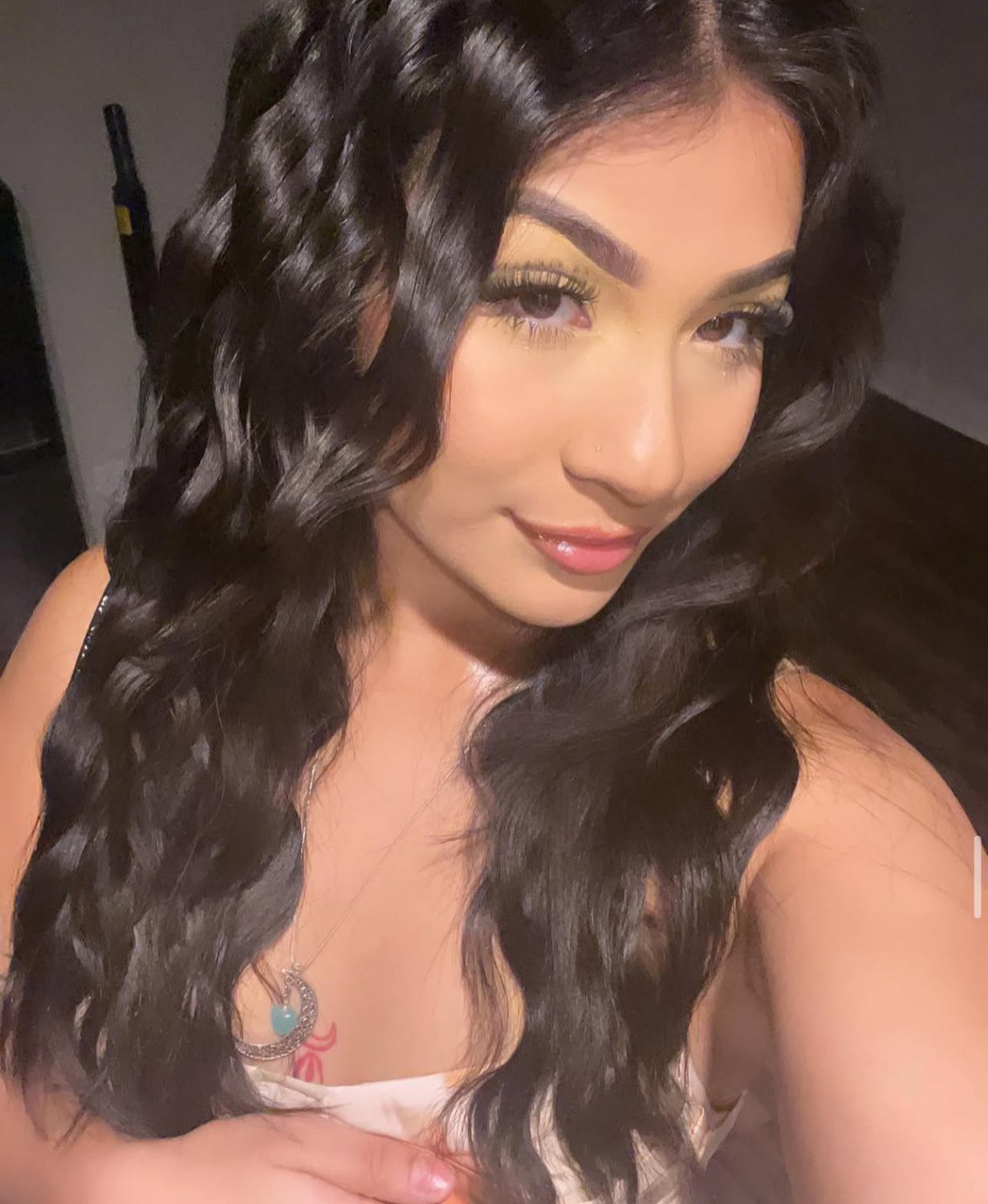 Anyone have anything on this sexy Chicago Latina? #kIXlv7ig
