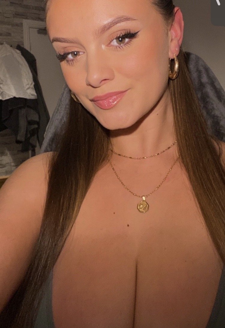Amy, massive whore tits Instagram slut, its shame she deleted her acc #1c6VerbM
