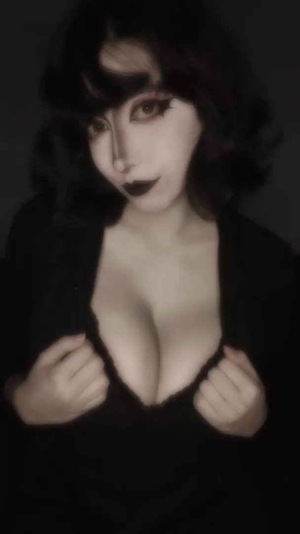 Gótica peituda gostosa ( nat4ssha nyx) #nebM0bwL